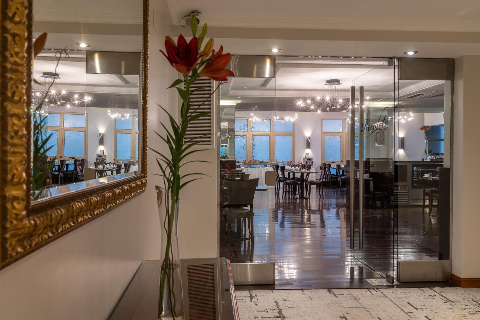 Hotel Intersur Recoleta Буэнос-Айрес Экстерьер фото